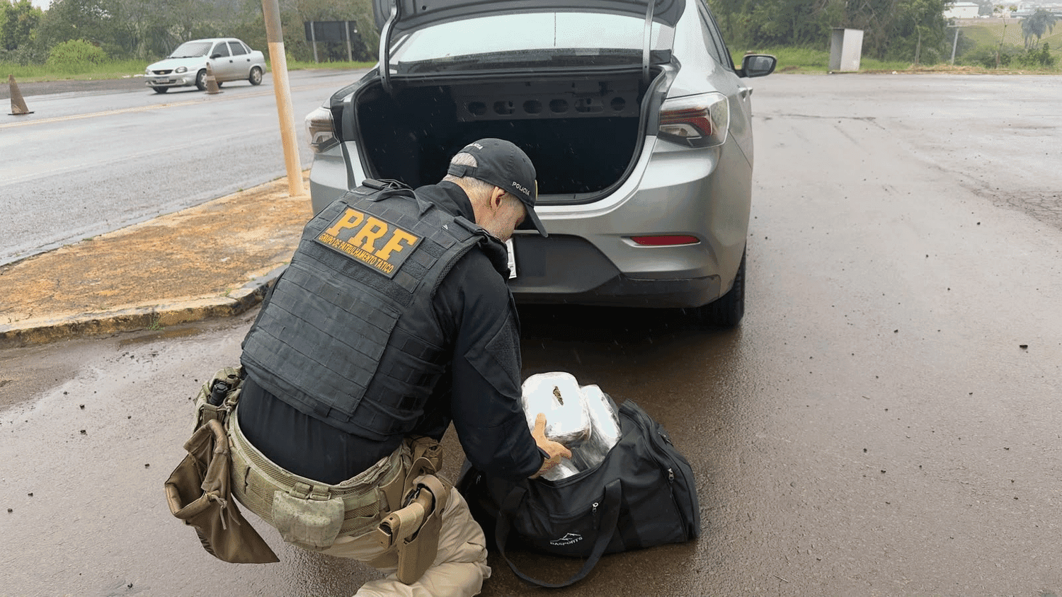 PRF prende homem por tráfico de skunk e haxixe na BR-386