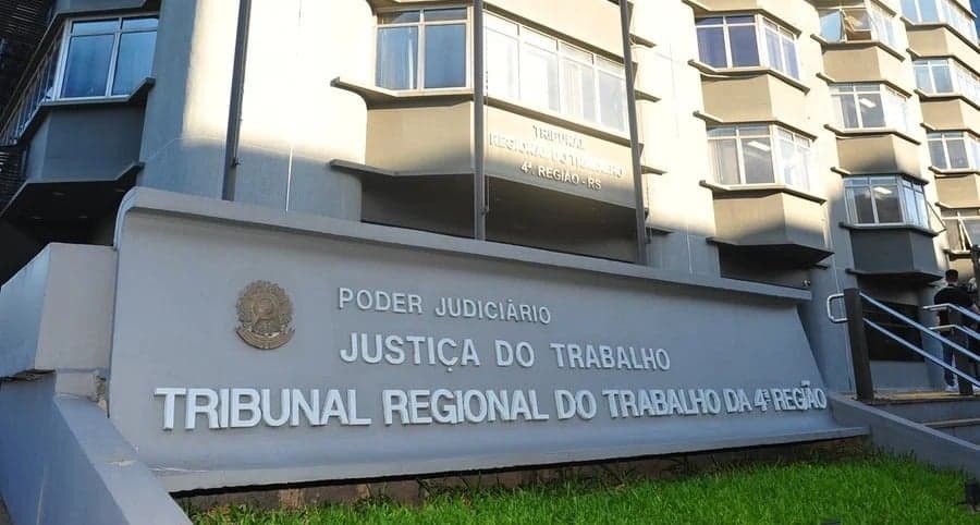 TRT-4 publica edital de concurso para analistas e técnicos judiciários