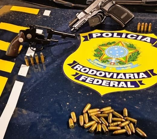 Homens são presos com armas de fogo em ônibus interestadual na BR-386