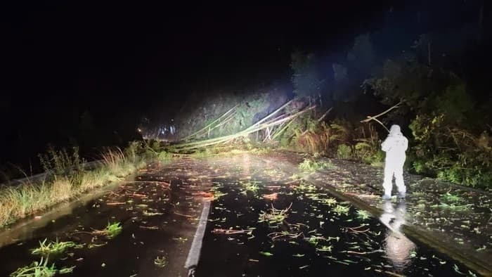 Chuva torrencial causa transtornos em Rodeio Bonito e municípios da região na madrugada desta segunda-feira