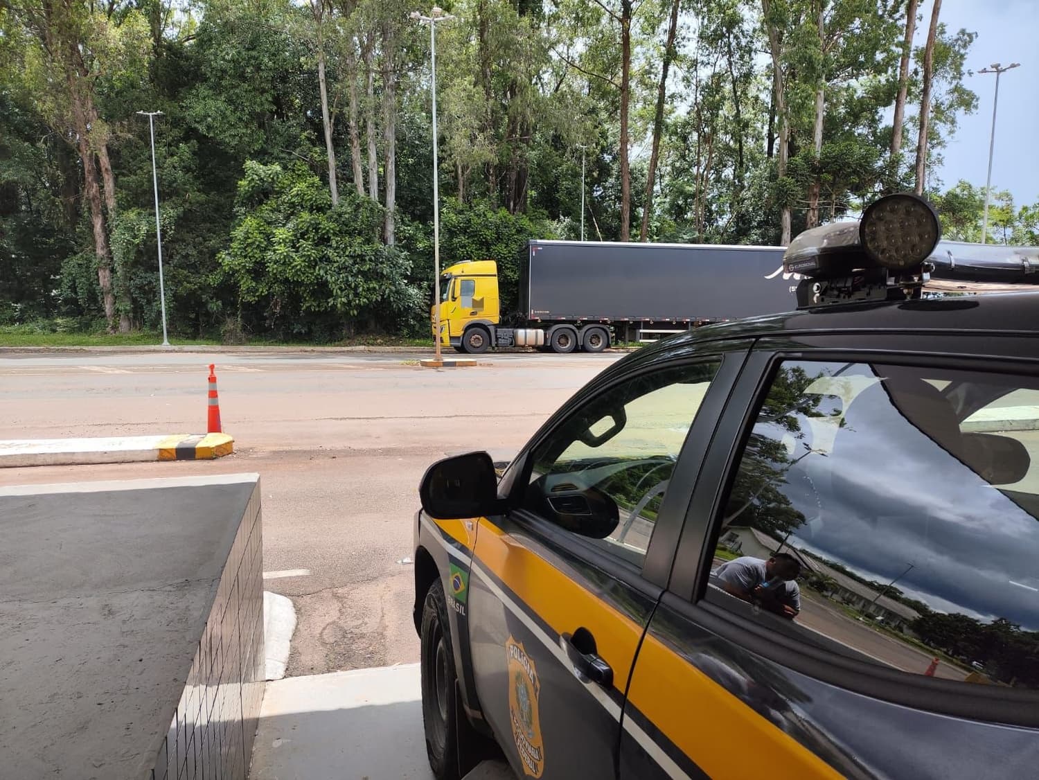 PRF flagra motorista com "rebite" após dirigir por quase 15 horas sem descanso em Erechim