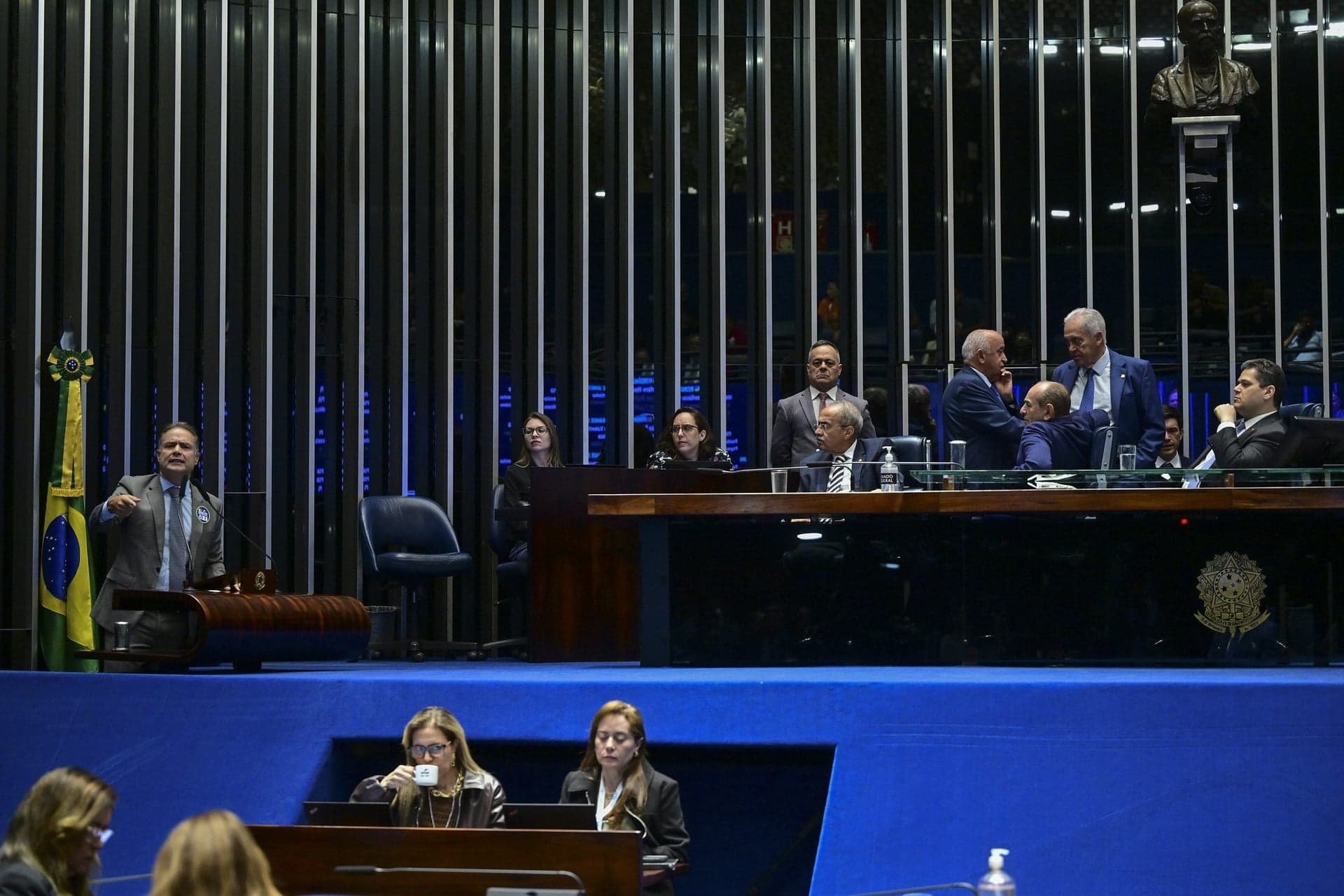 Senado aprova fim da escala 6x1 e redução da jornada semanal