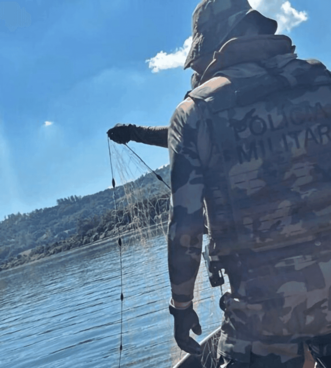 Batalhão Ambiental apreende mais de mil metros de redes irregulares no rio Uruguai